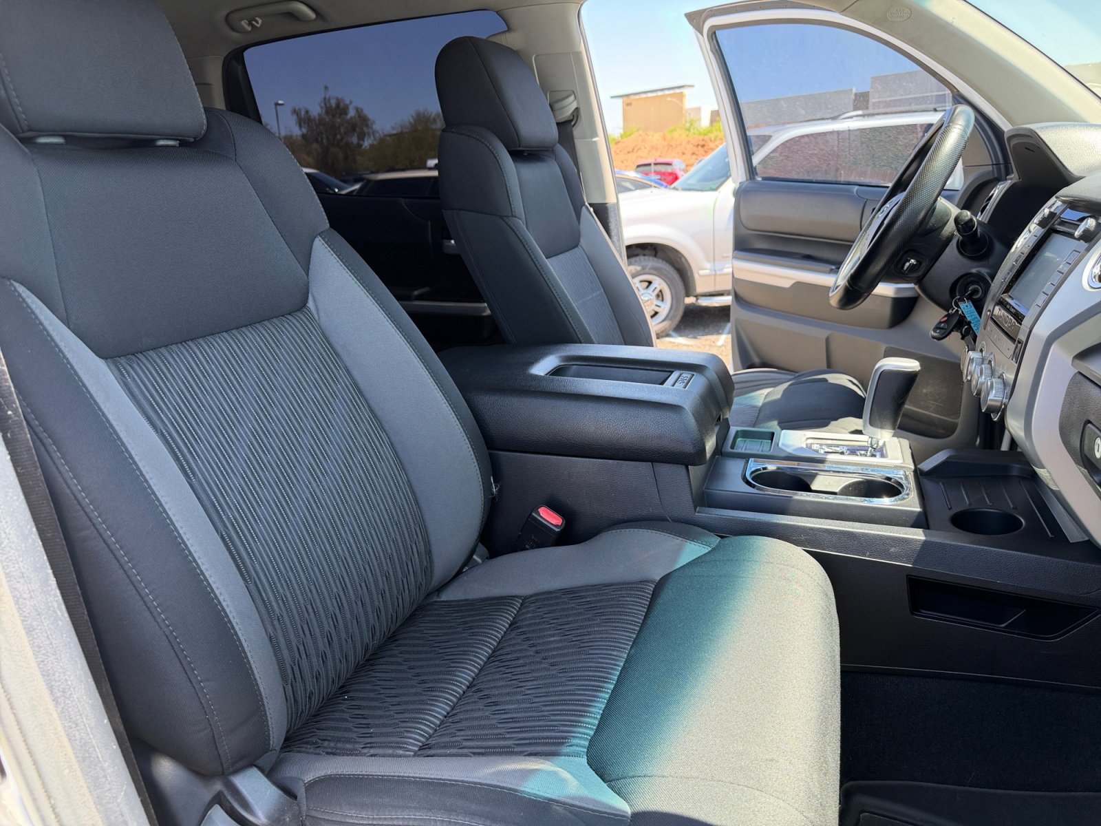 Used 2015 Toyota Tundra SR5 w/ SR5 Upgrade Package AWD/4WD image 32