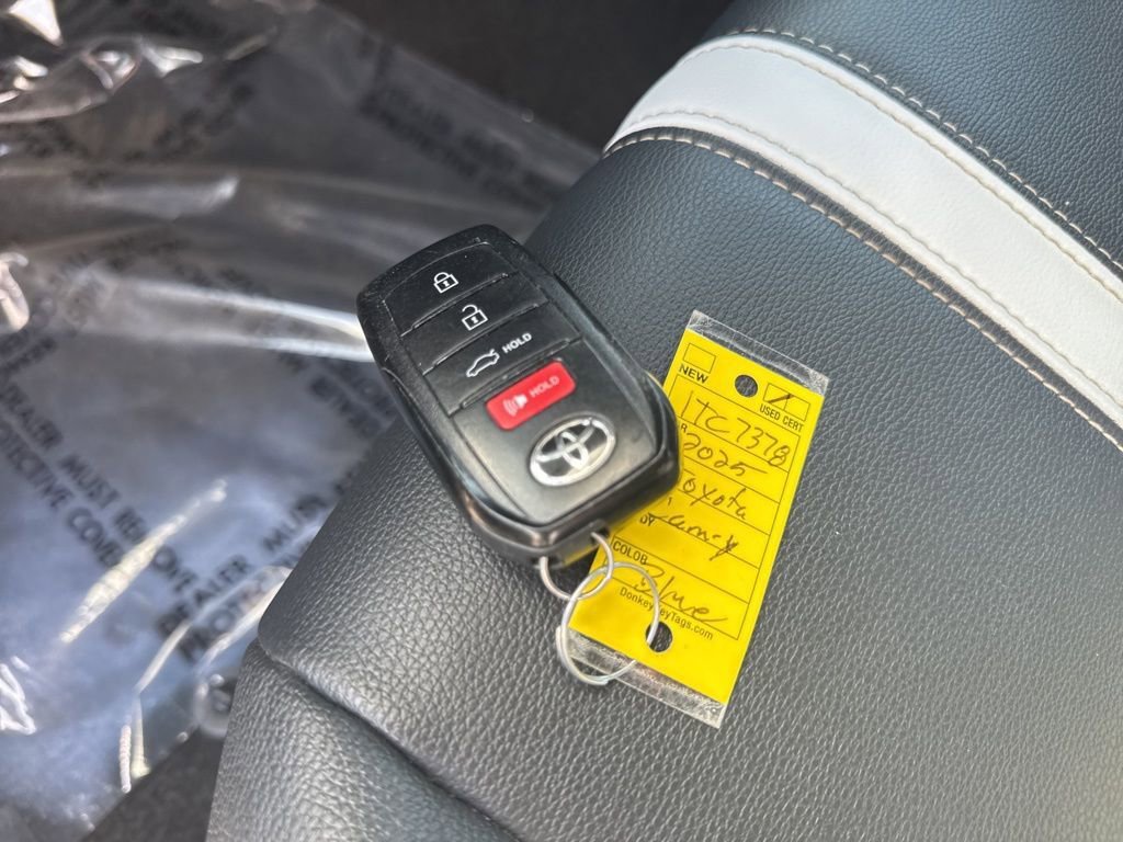 Used 2025 Toyota Camry SE FWD image 35
