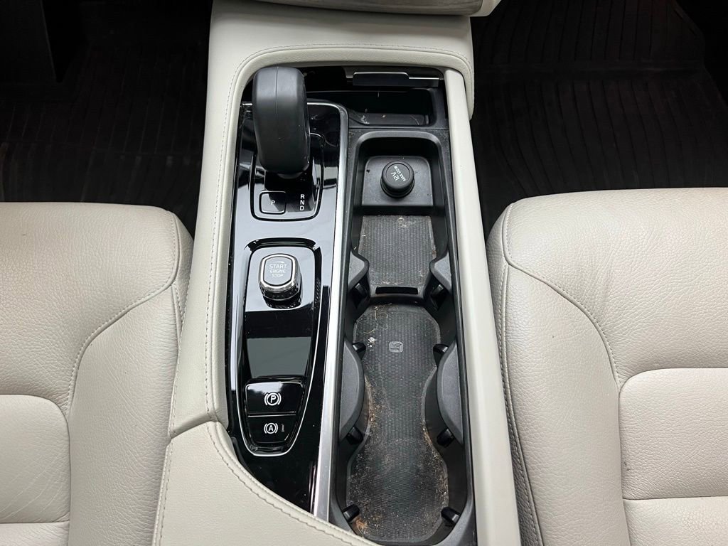 Used 2023 Volvo XC90 B6 Plus w/ Protection Package image 12