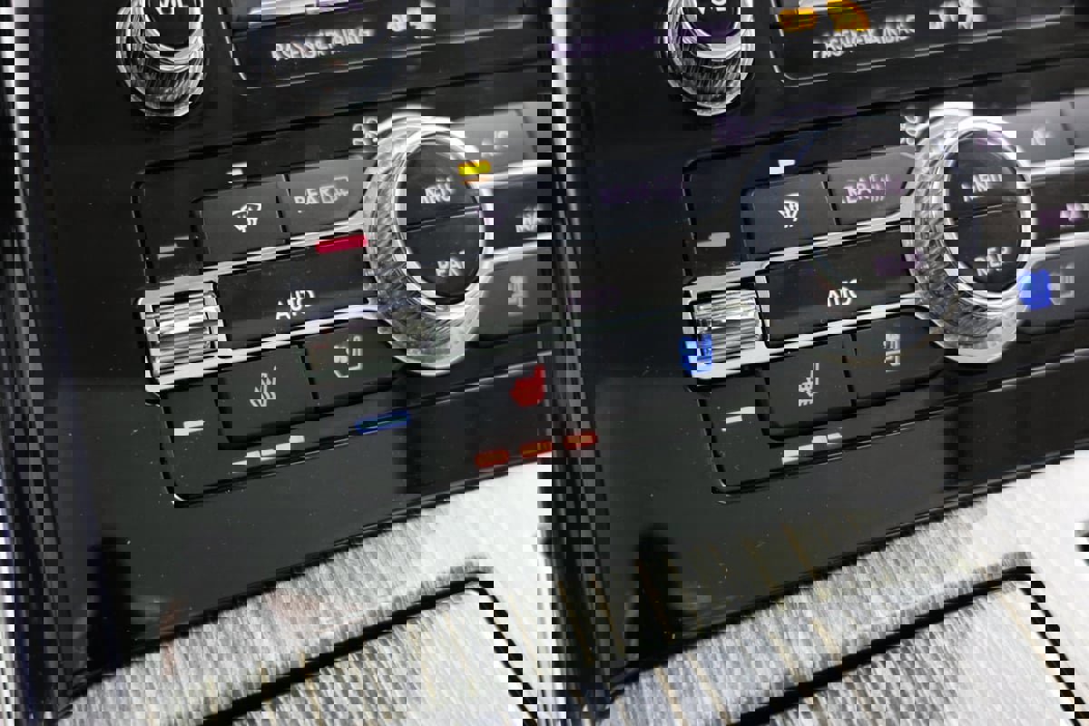 Used 2020 Lincoln Navigator L Black Label w/ Cargo Convenience Package image 9