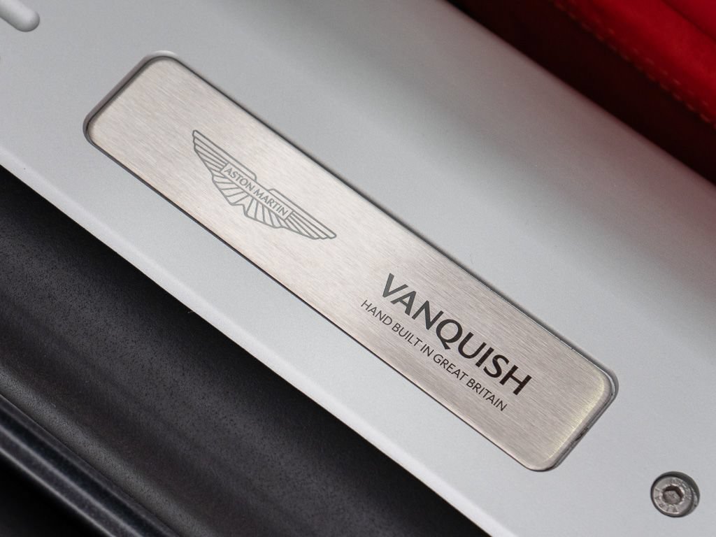 Used 2025 Aston Martin Vanquish RWD image 13