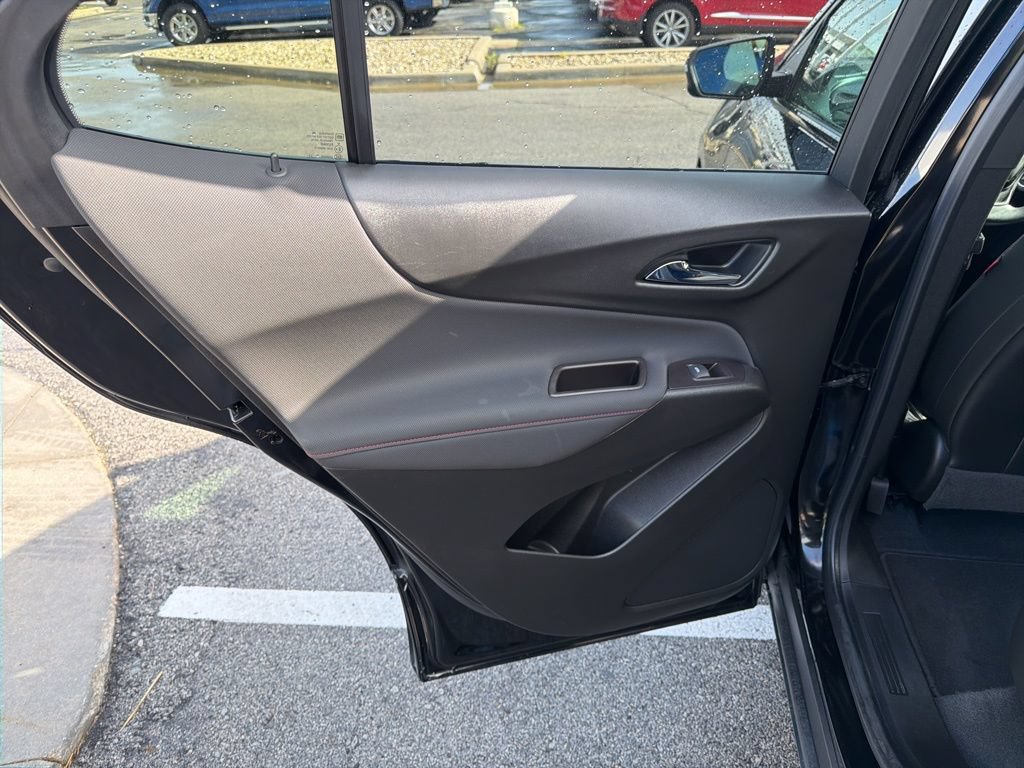 Used 2022 Chevrolet Equinox RS w/ Infotainment Package FWD image 18