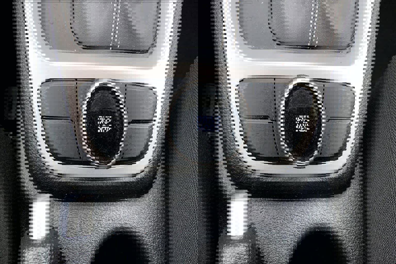 Used 2025 Hyundai Venue SEL image 35