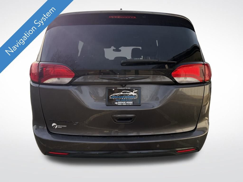 Used 2018 Chrysler Pacifica Touring-L Plus image 5