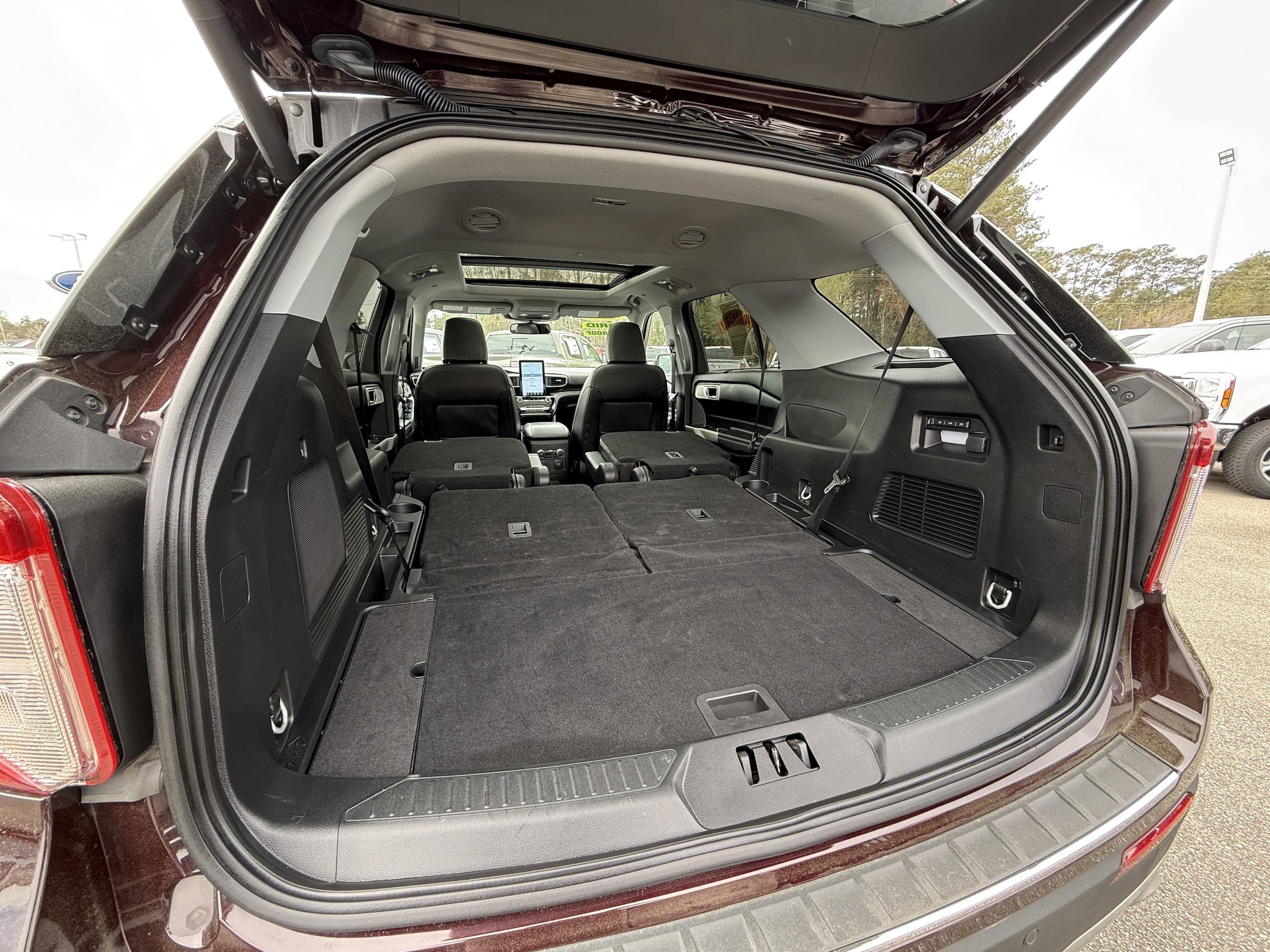 Used 2023 Ford Explorer Limited w/ Hybrid Equipment Group 310A AWD/4WD image 34