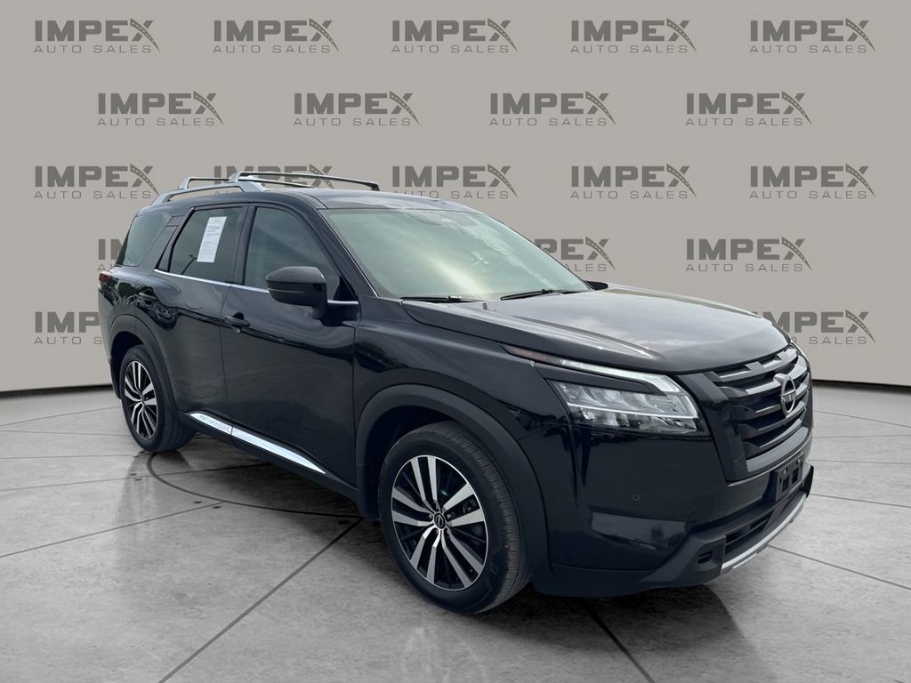 Used 2023 Nissan Pathfinder Platinum w/ Black Appearance Package AWD/4WD image 7
