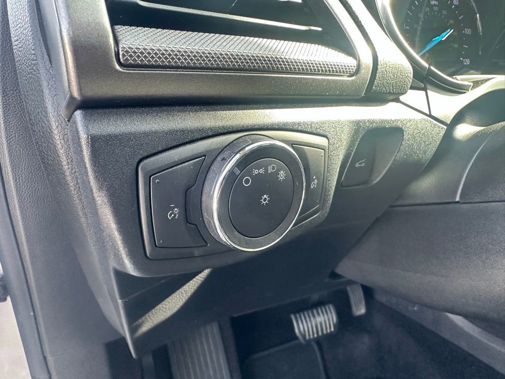 Used 2020 Ford Fusion SE image 13