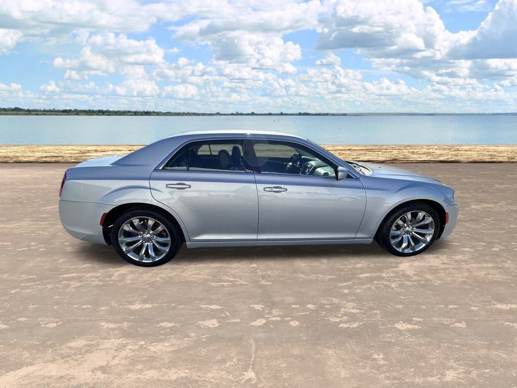 Used 2020 Chrysler 300 Touring L w/ Quick Order Package 2EF image 4