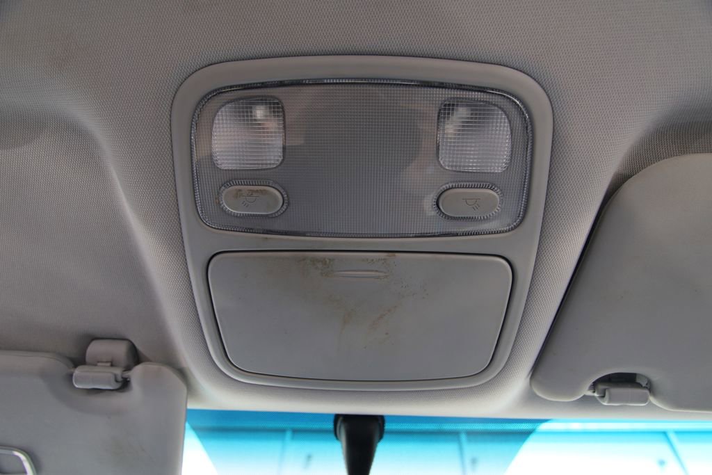 Used 2009 Kia Rondo LX FWD image 27