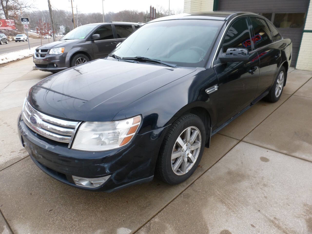 Used 2008 Ford Taurus SEL image 4