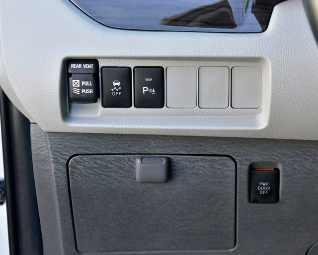 Used 2020 Toyota Sienna XLE w/ XLE Navigation Package image 28
