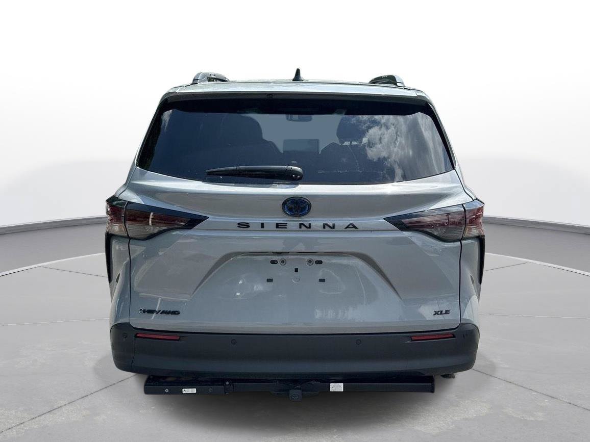 Certified 2025 Toyota Sienna XLE Woodland Edition AWD/4WD image 7