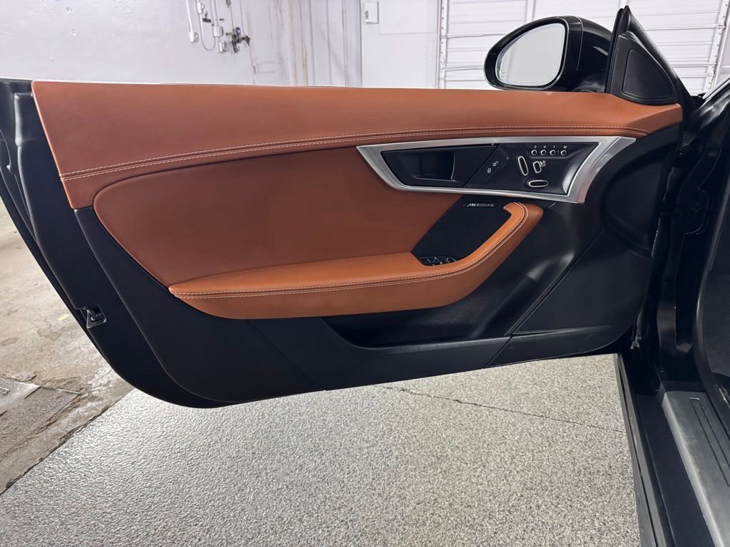 Used 2020 Jaguar F-TYPE R AWD/4WD image 37