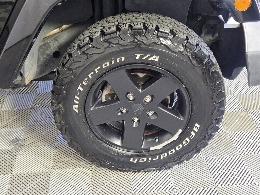 Used 2015 Jeep Wrangler Unlimited Sahara image 15