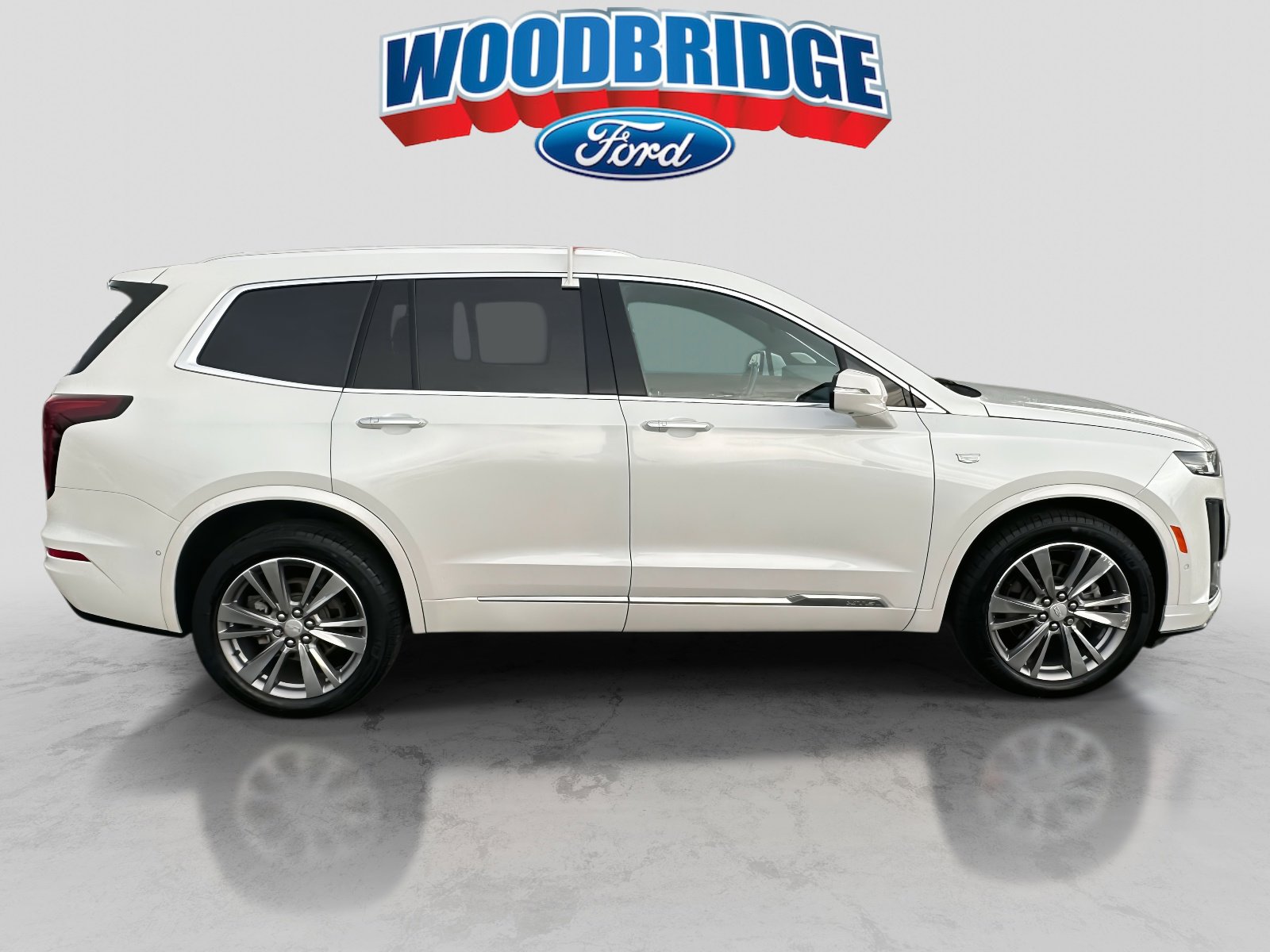 Used 2022 Cadillac XT6 Premium Luxury w/ Technology Package image 3