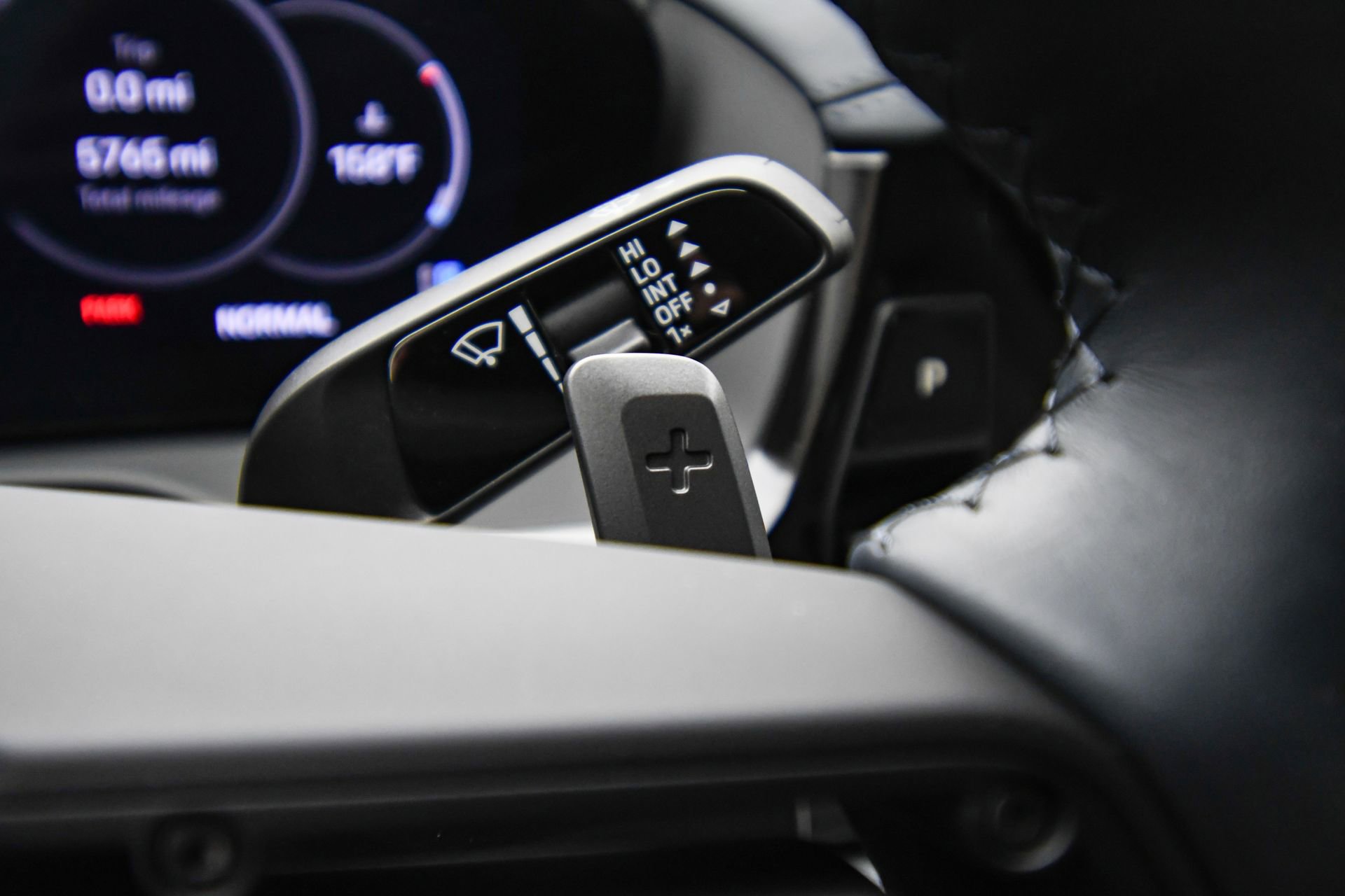 Used 2025 Porsche Panamera 4 image 38