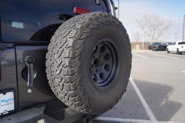 Used 2016 Jeep Wrangler Unlimited Rubicon w/ Connectivity Group image 43