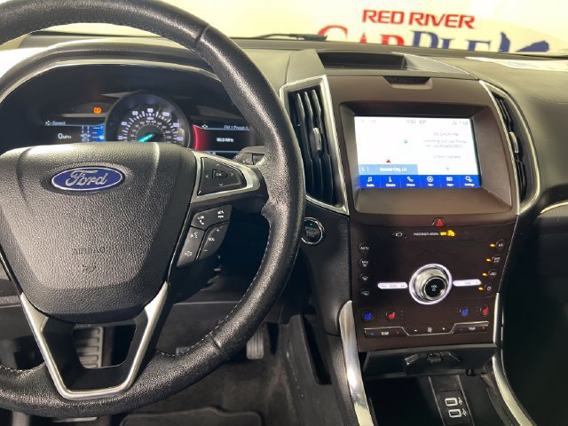 Used 2020 Ford Edge Titanium w/ Equipment Group 301A FWD image 18