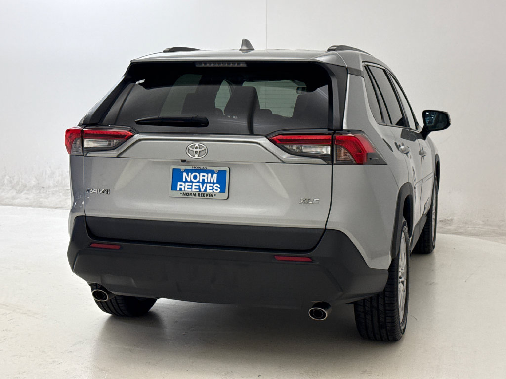 Used 2020 Toyota RAV4 XLE Premium FWD image 9