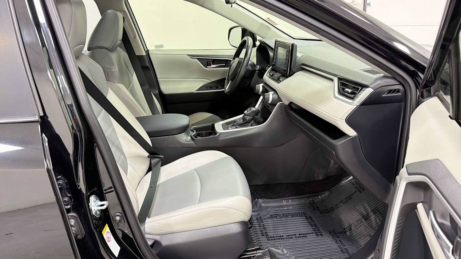 Certified 2019 Toyota RAV4 XLE Premium w/ Cold Weather Package AWD/4WD image 29