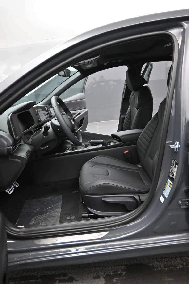 New 2026 Hyundai Elantra SEL Sport FWD image 16