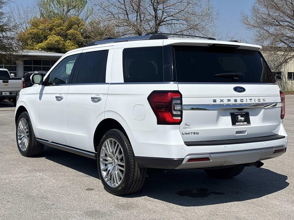 Used 2024 Ford Expedition Limited image 3
