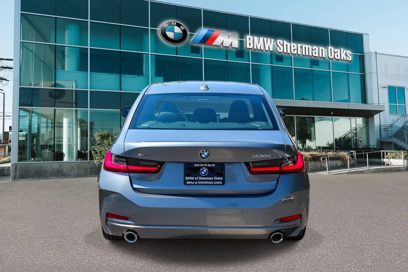 New 2026 BMW 330i xDrive Sedan w/ Premium Package AWD/4WD image 10