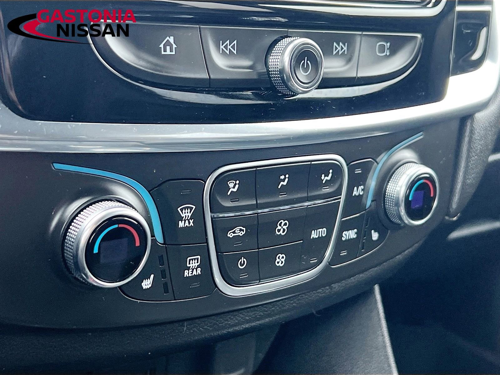 Used 2023 Chevrolet Traverse LT w/ LPO, Floor Liner Package image 21