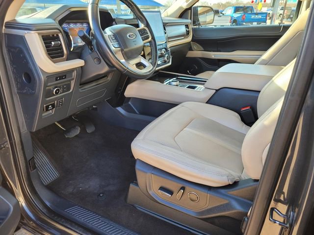 Used 2022 Ford Expedition Limited image 2