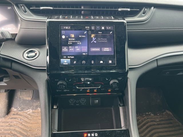 Used 2025 Jeep Grand Cherokee Altitude image 17