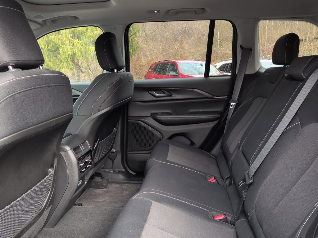 Used 2024 Jeep Grand Cherokee Laredo X w/ Trailer Tow Package image 27