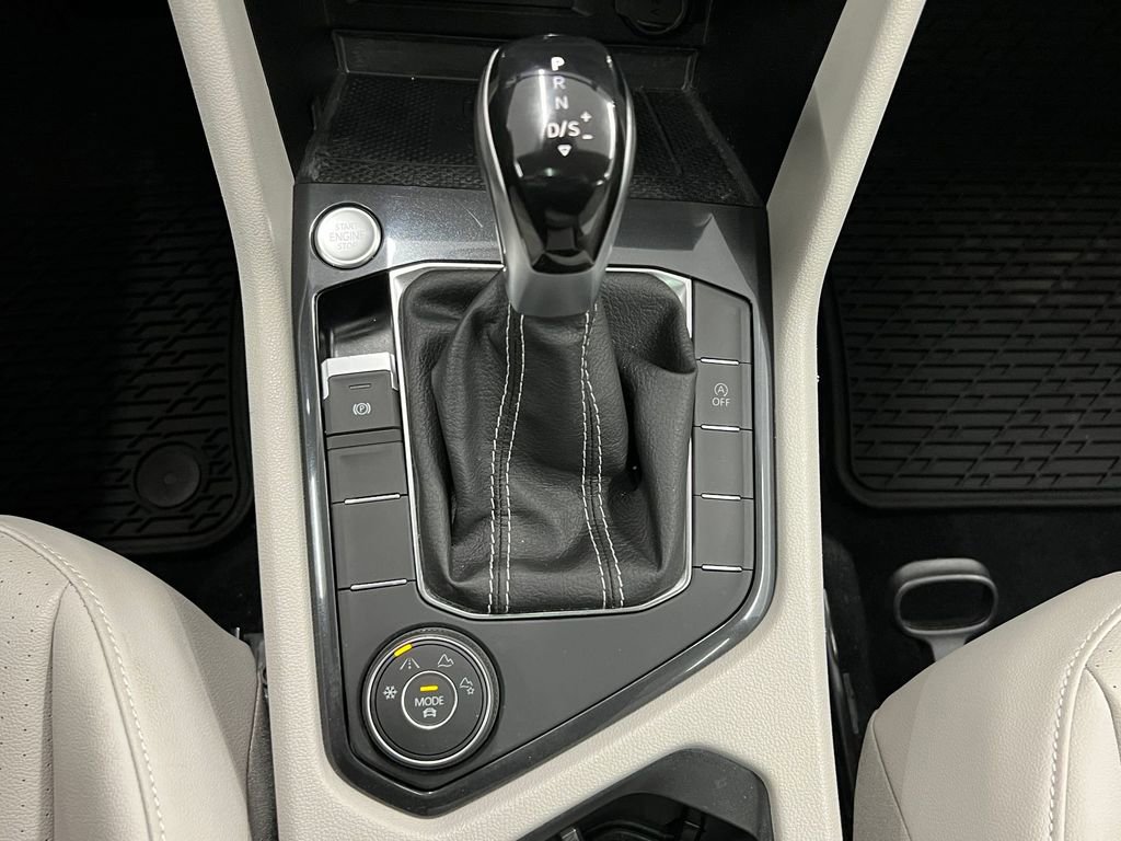 Used 2022 Volkswagen Tiguan SE image 16