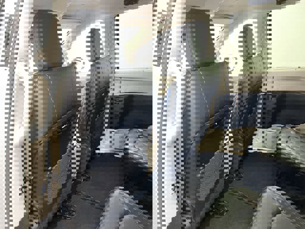 Used 2024 Chrysler Pacifica Touring-L image 14