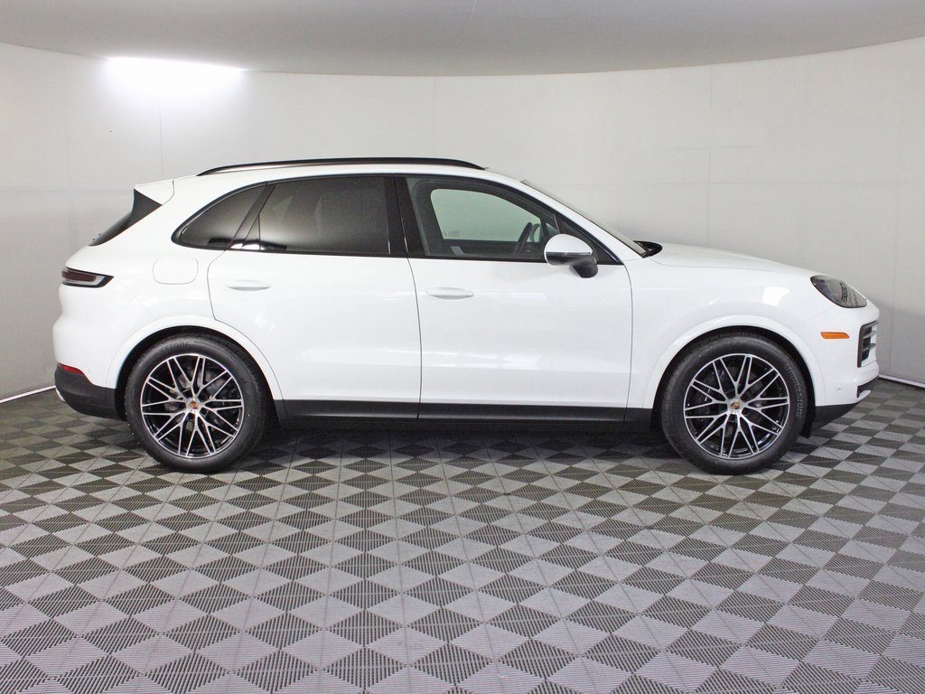 Used 2025 Porsche Cayenne image 8