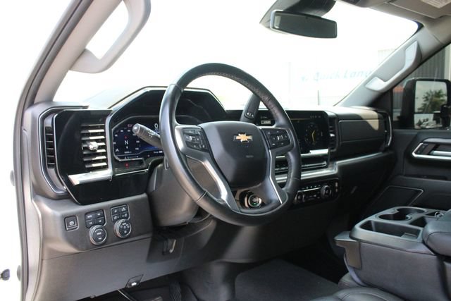 Used 2024 Chevrolet Silverado 2500 LTZ AWD/4WD image 2