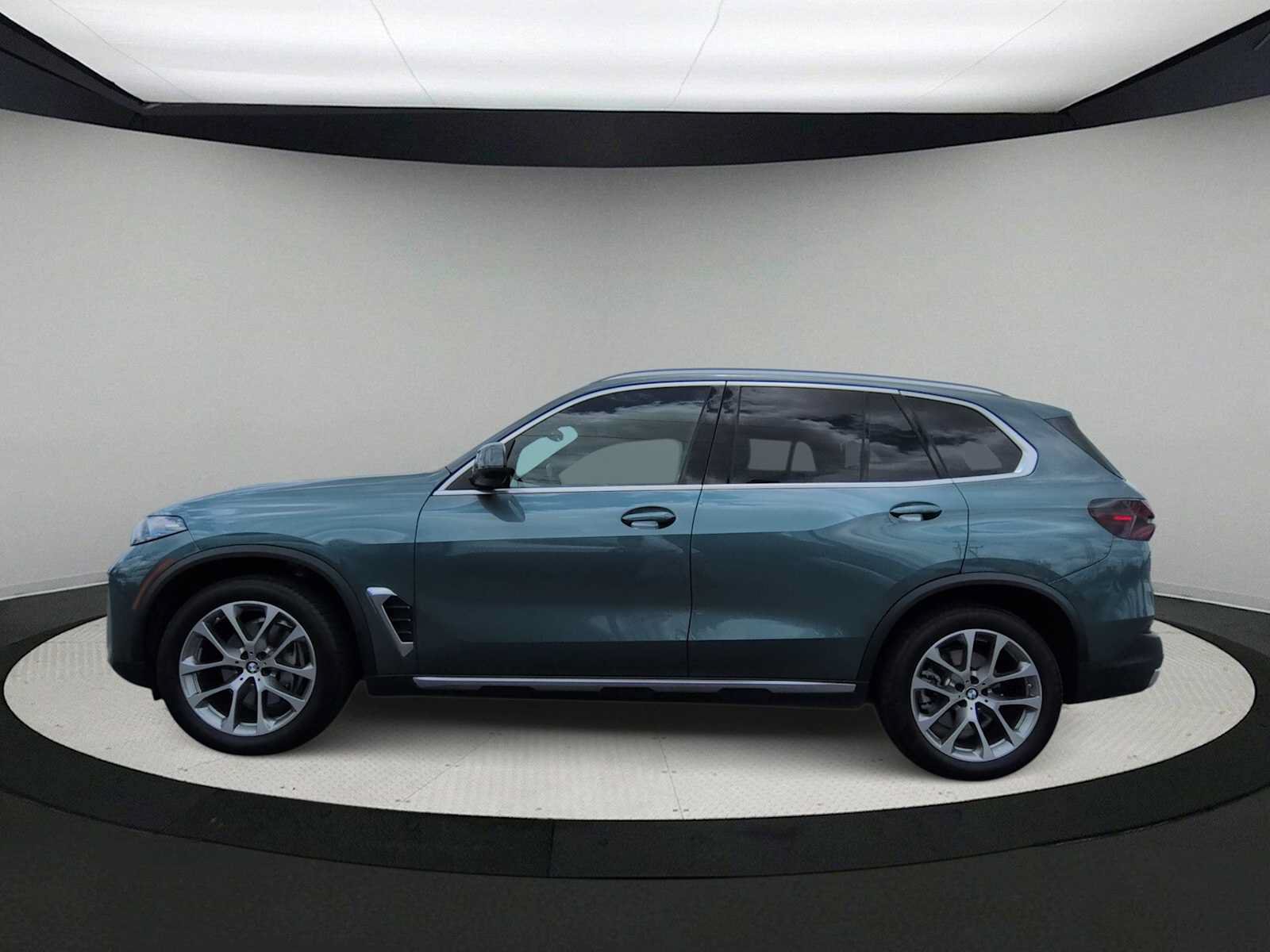Used 2024 BMW X5 xDrive40i w/ Premium Package AWD/4WD image 5