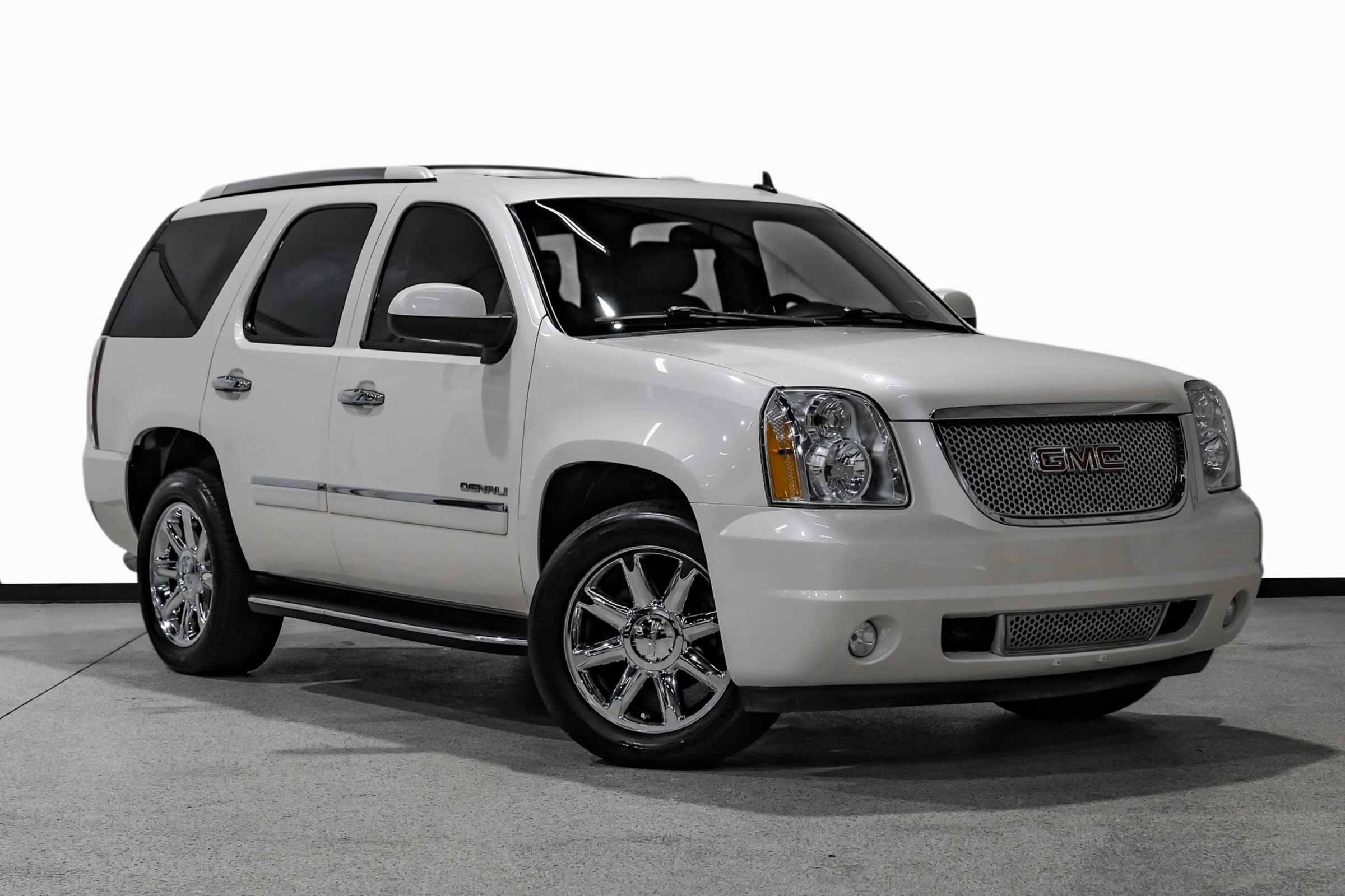 Used 2014 GMC Yukon Denali RWD image 4