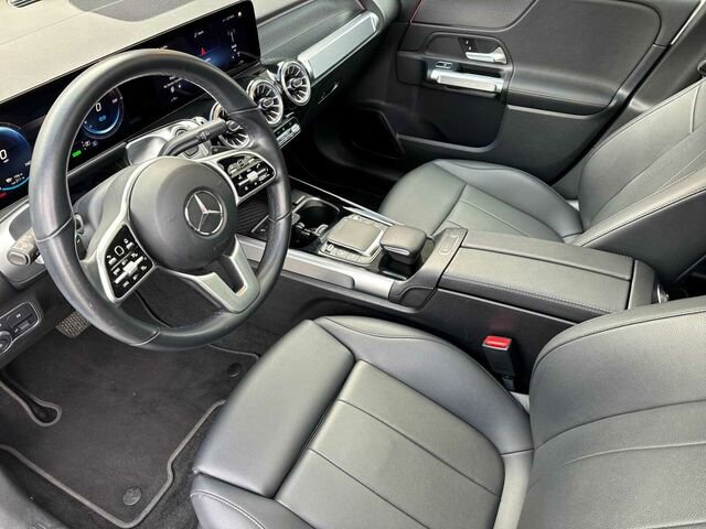 Used 2022 Mercedes-Benz EQB 300 4MATIC w/ Exclusive Package image 10