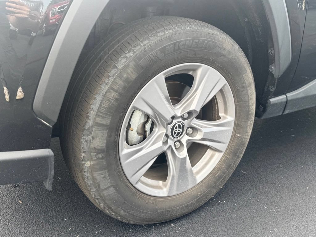 Used 2025 Toyota RAV4 XLE AWD/4WD image 30