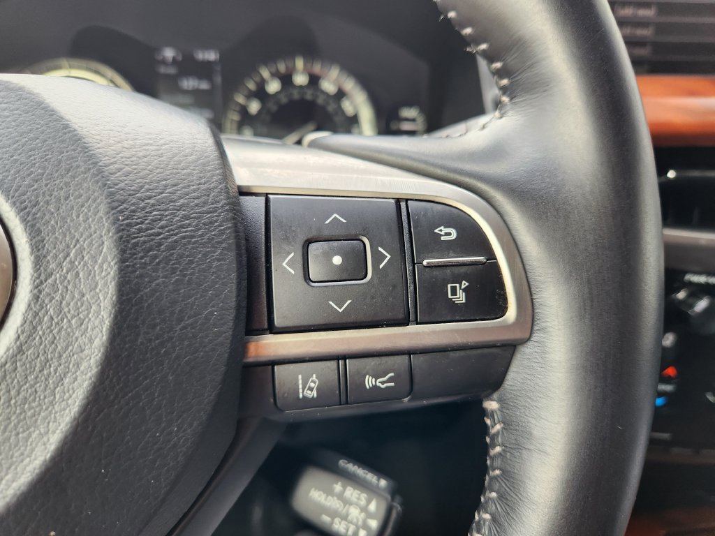 Used 2020 Lexus LX 570 4WD w/ 3rd Row & Luxury Pkg image 29