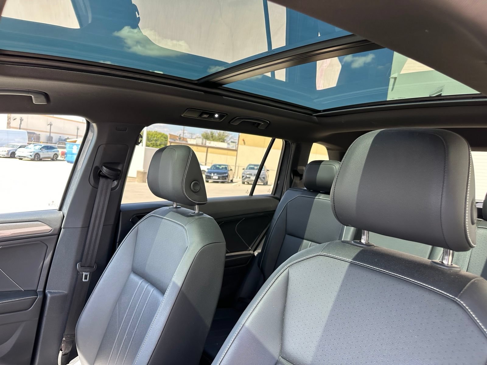 Used 2024 Volkswagen Tiguan SE R-Line w/ MDO Package, Three-Row FWD image 14