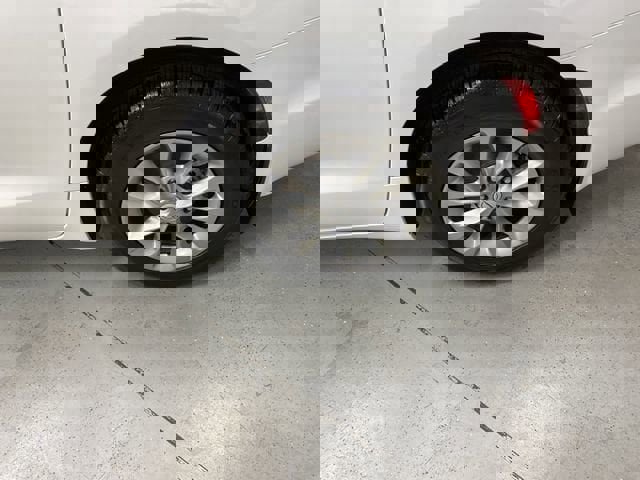 Used 2026 Chrysler Pacifica Select image 12