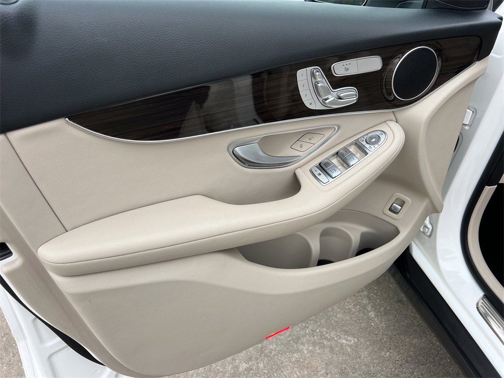 Used 2021 Mercedes-Benz GLC 300 image 8