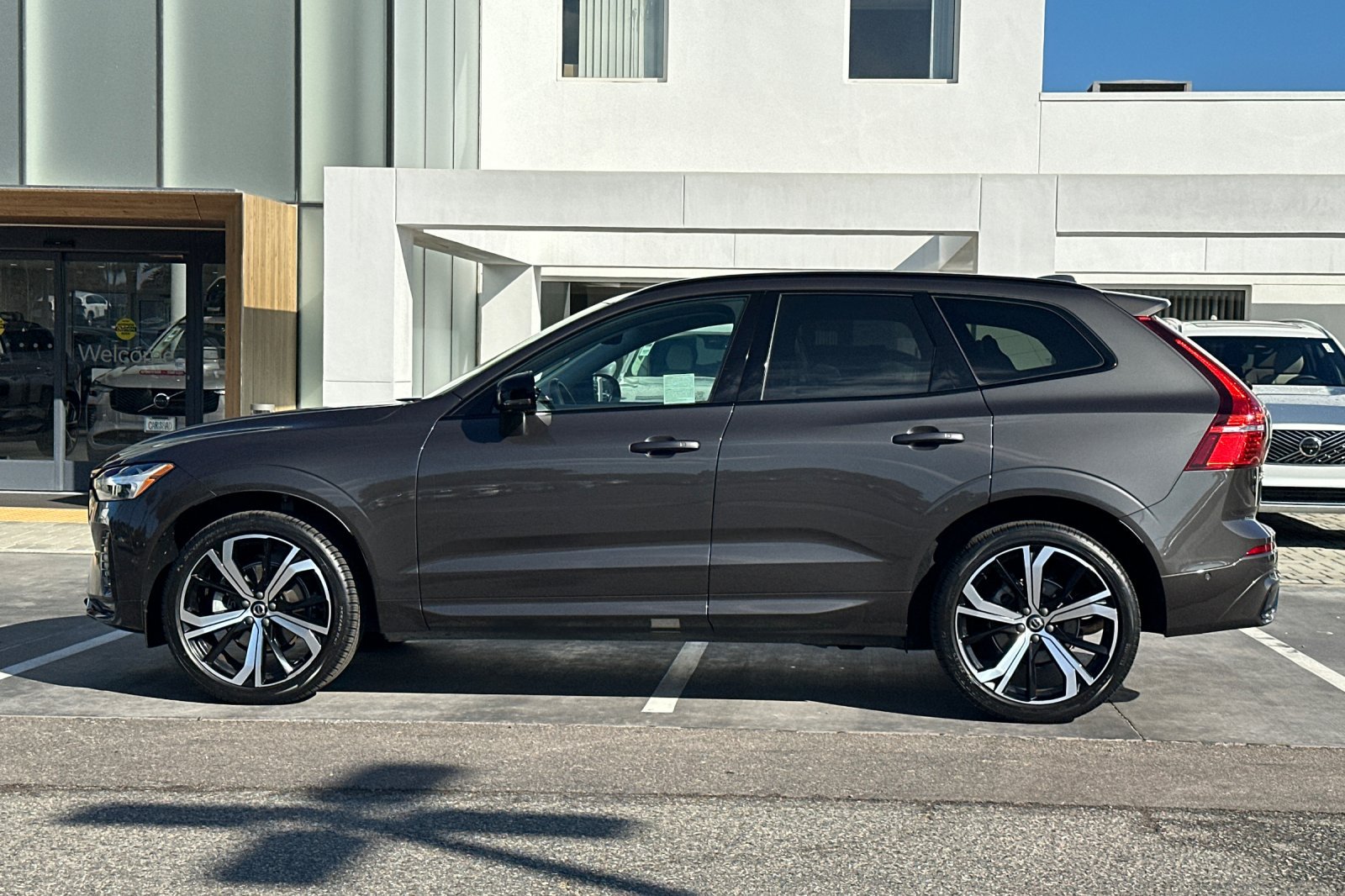 Certified 2023 Volvo XC60 B5 Ultimate w/ Climate Package FWD image 7