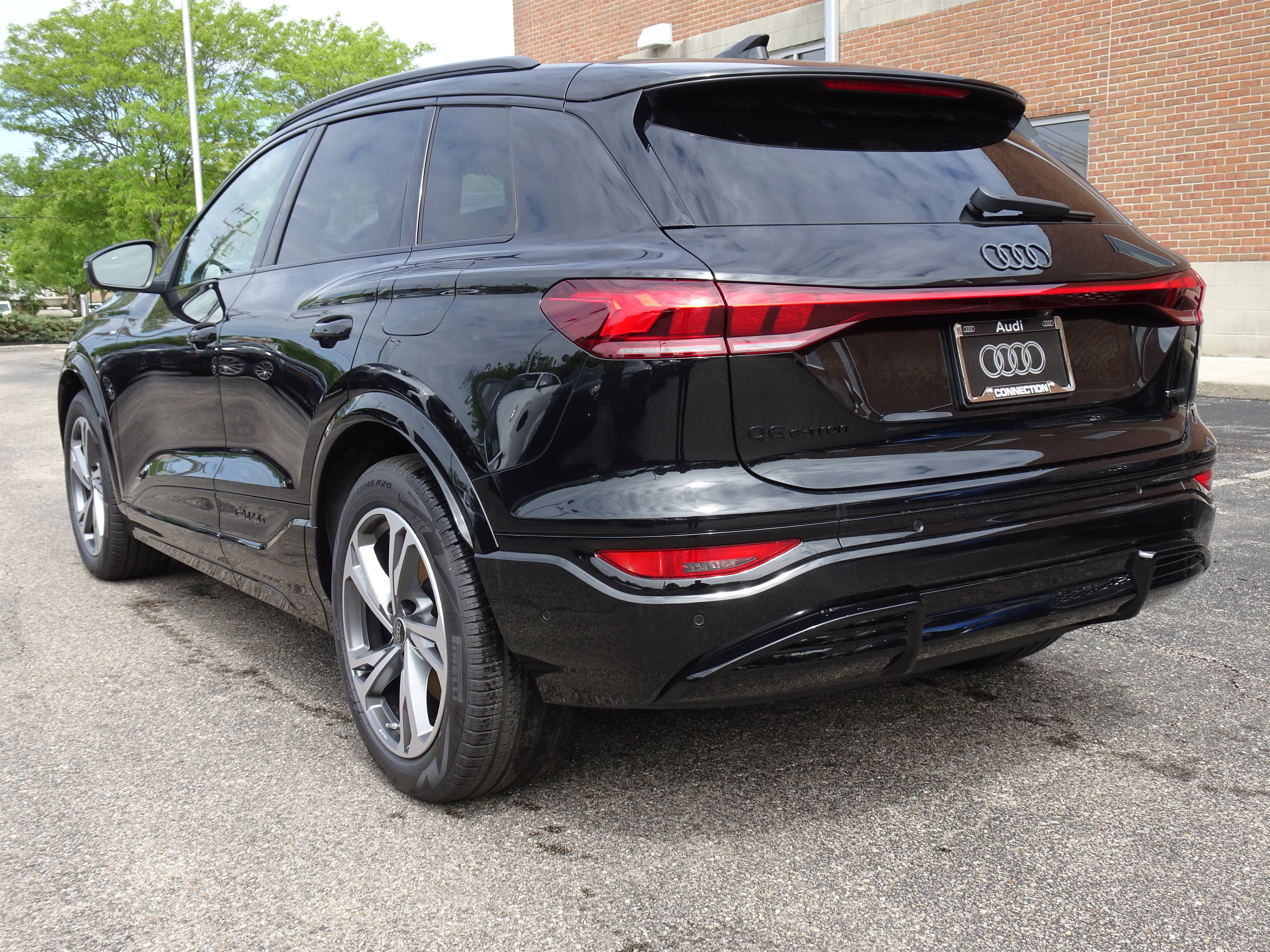 New 2027 Audi Q6 e-tron Premium Plus AWD/4WD image 3