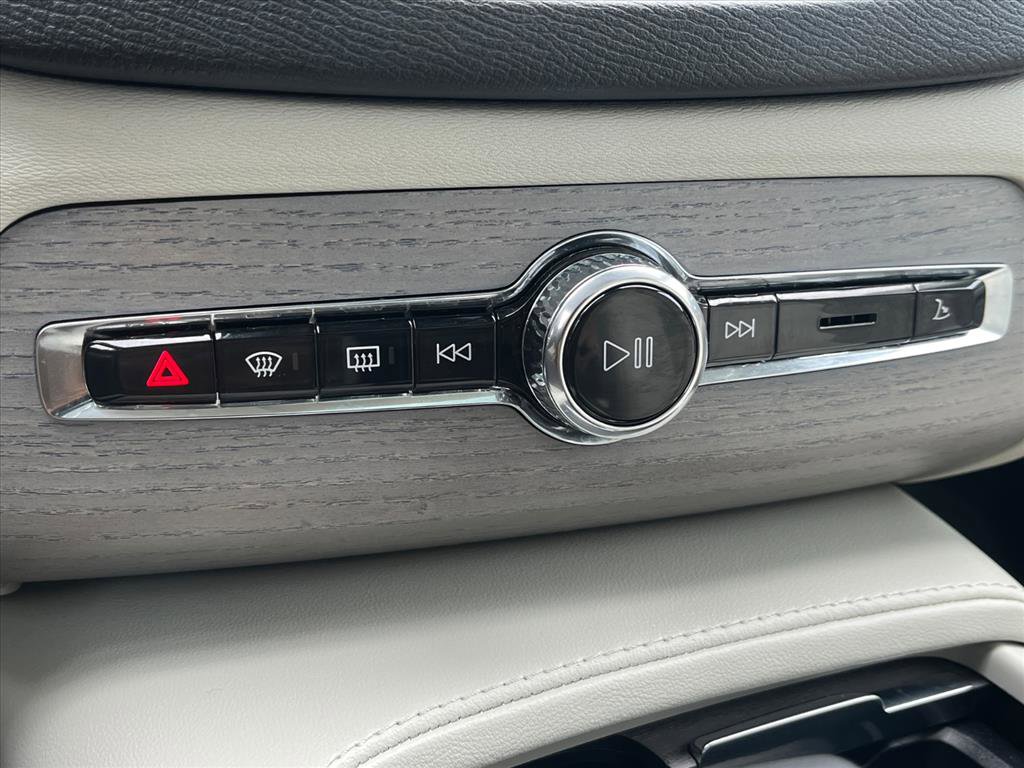 Used 2025 Volvo XC90 B6 Plus w/ Protection Package Premier image 15