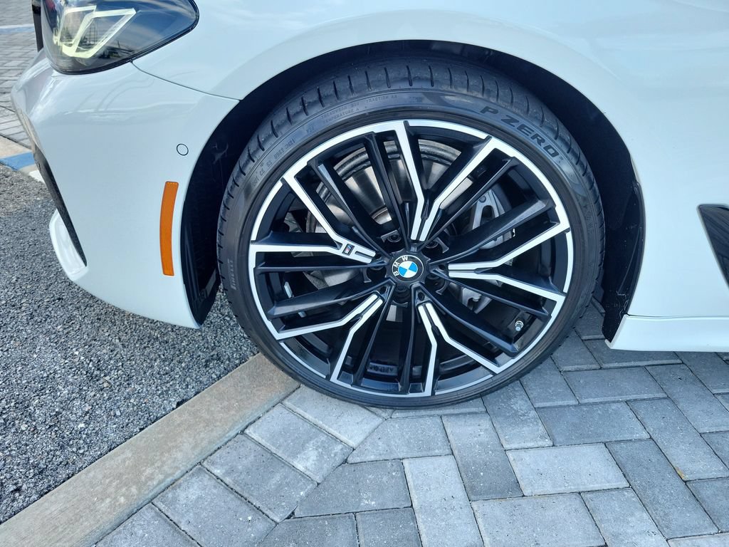 Used 2022 BMW 540i w/ M Sport Package RWD image 13