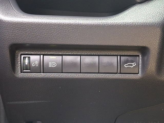 Used 2021 Toyota RAV4 XLE w/ Convenience Package image 27