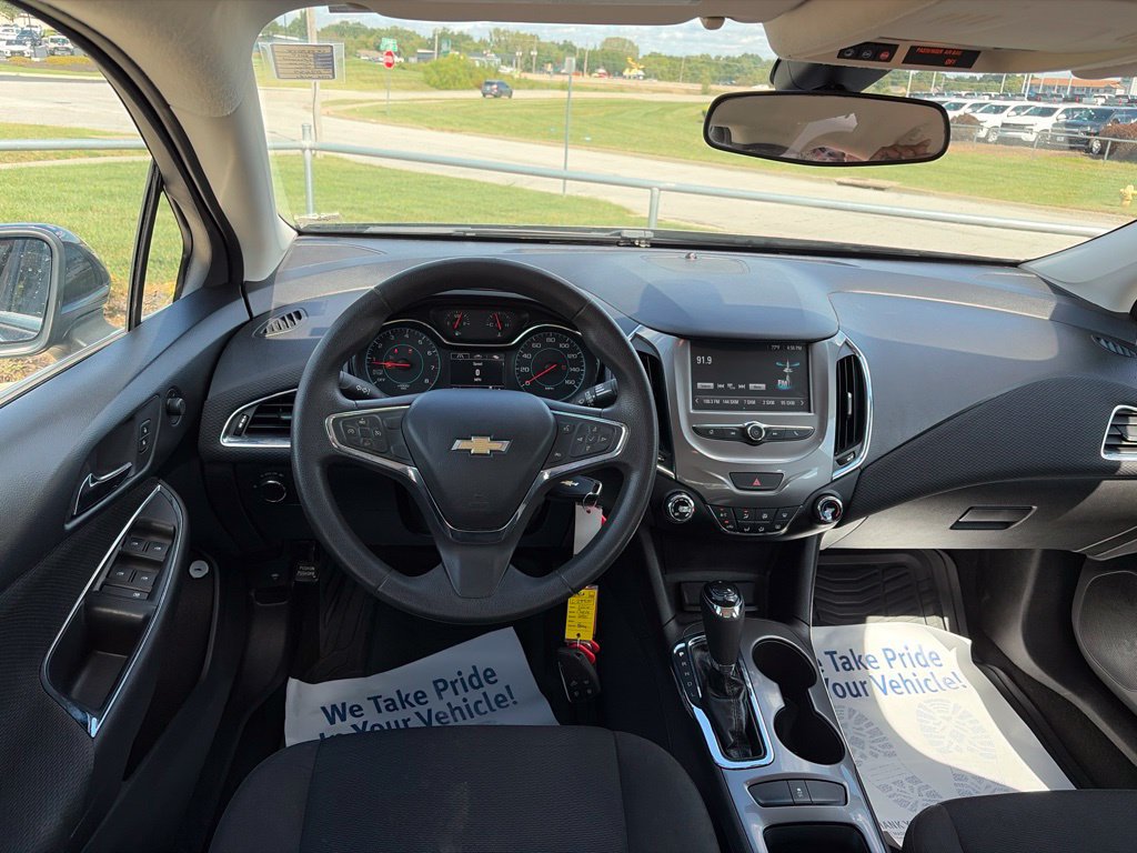 Used 2017 Chevrolet Cruze LT FWD image 36