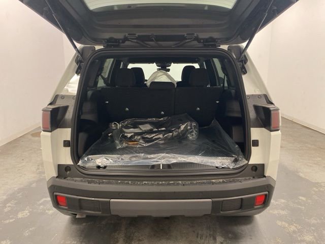 Used 2026 Jeep Cherokee Laredo AWD/4WD image 24